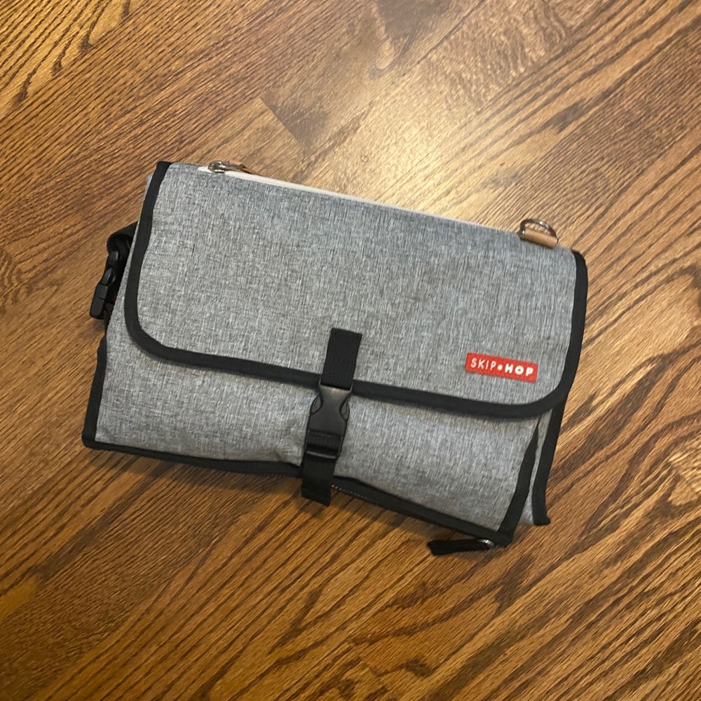 Skip hop travel diaper kit / changing pad